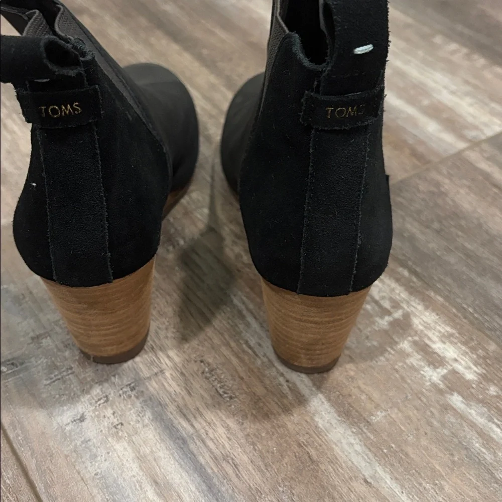 TOMS Kelsey Pull On Wedge Bootie in Black Leather Size 8